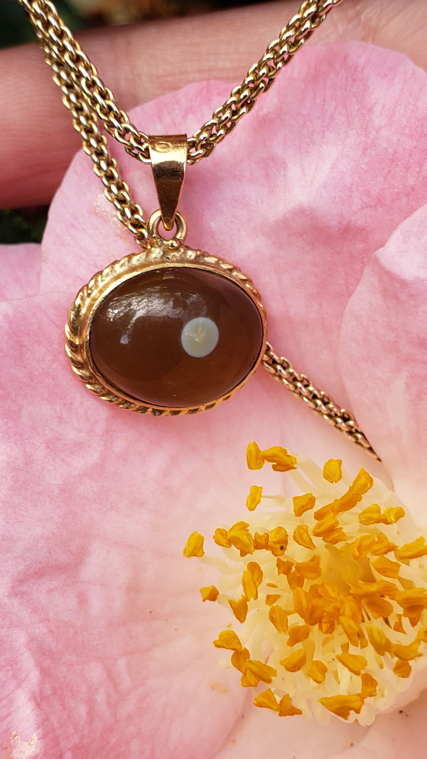 18K Yellow Gold Agate Pendant