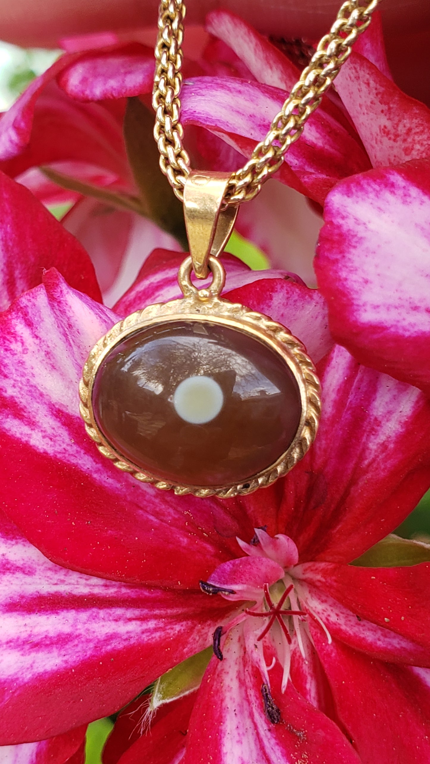 18K Yellow Gold Agate Pendant