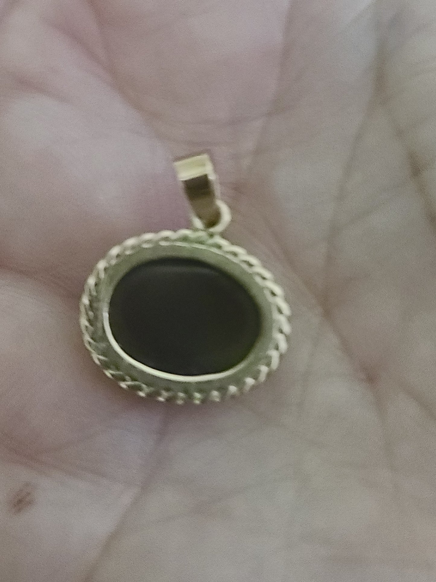 18K Yellow Gold Agate Pendant