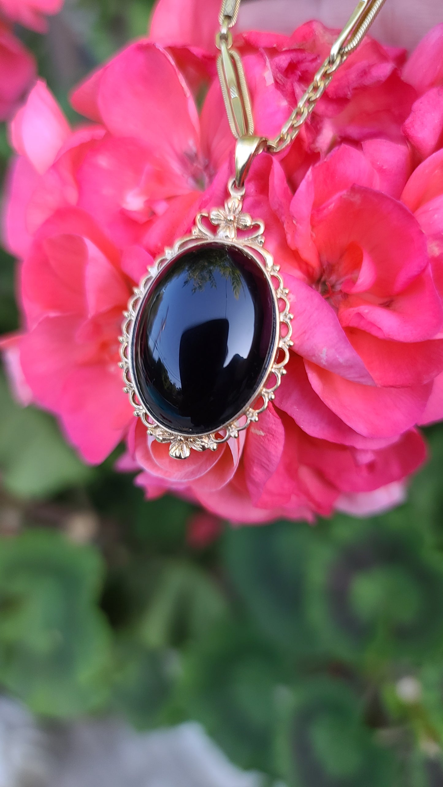 Vintage 14K Gold Black Onyx Pendant