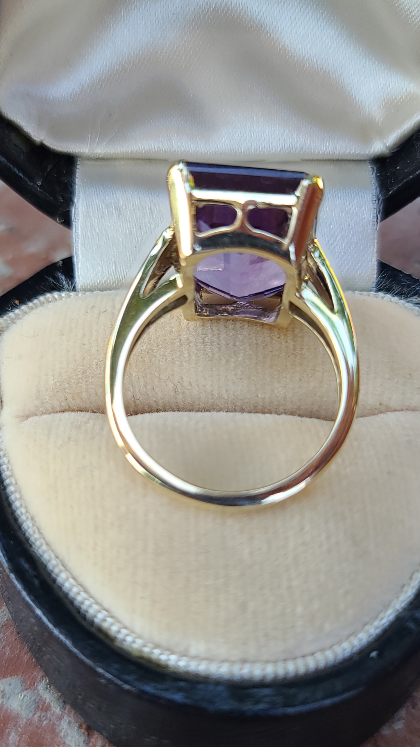 Vintage Estate Amethyst Solitaire Ring, 10K Yellow Gold, size 6.25