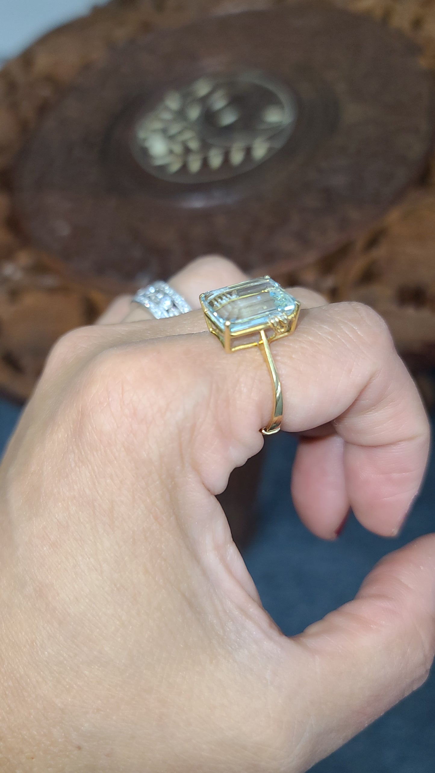 Vintage 18K Yellow Gold Aquamarine Ring, size 8 with adjustable ring sizer