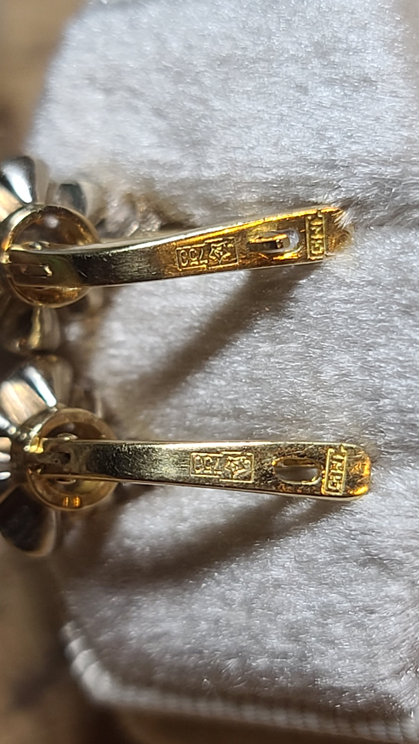 18K Yellow Gold Vintage Buttercup Diamond Earrings