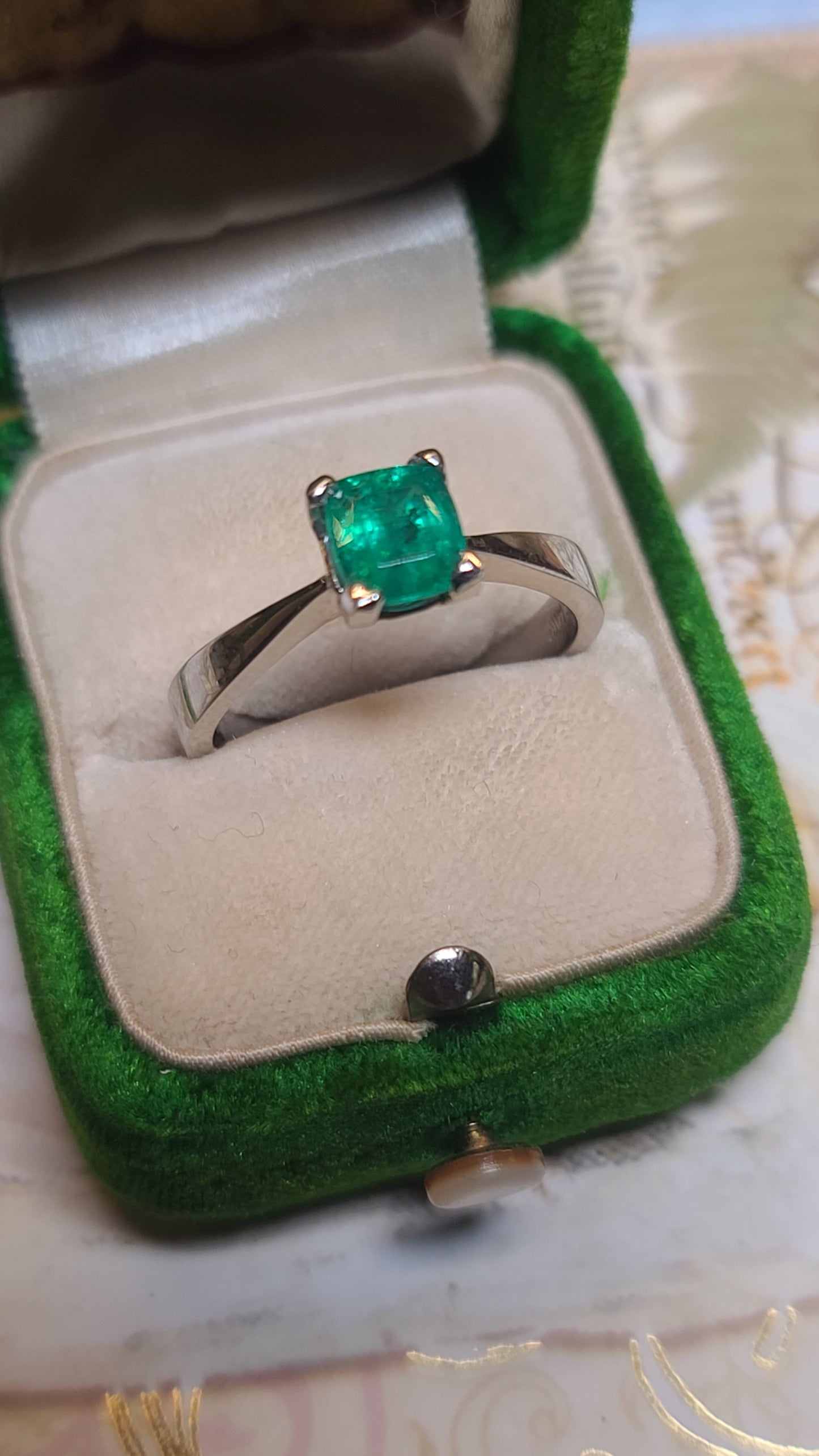 Emerald Solitaire Ring, 14K White Gold, size 7.25 US