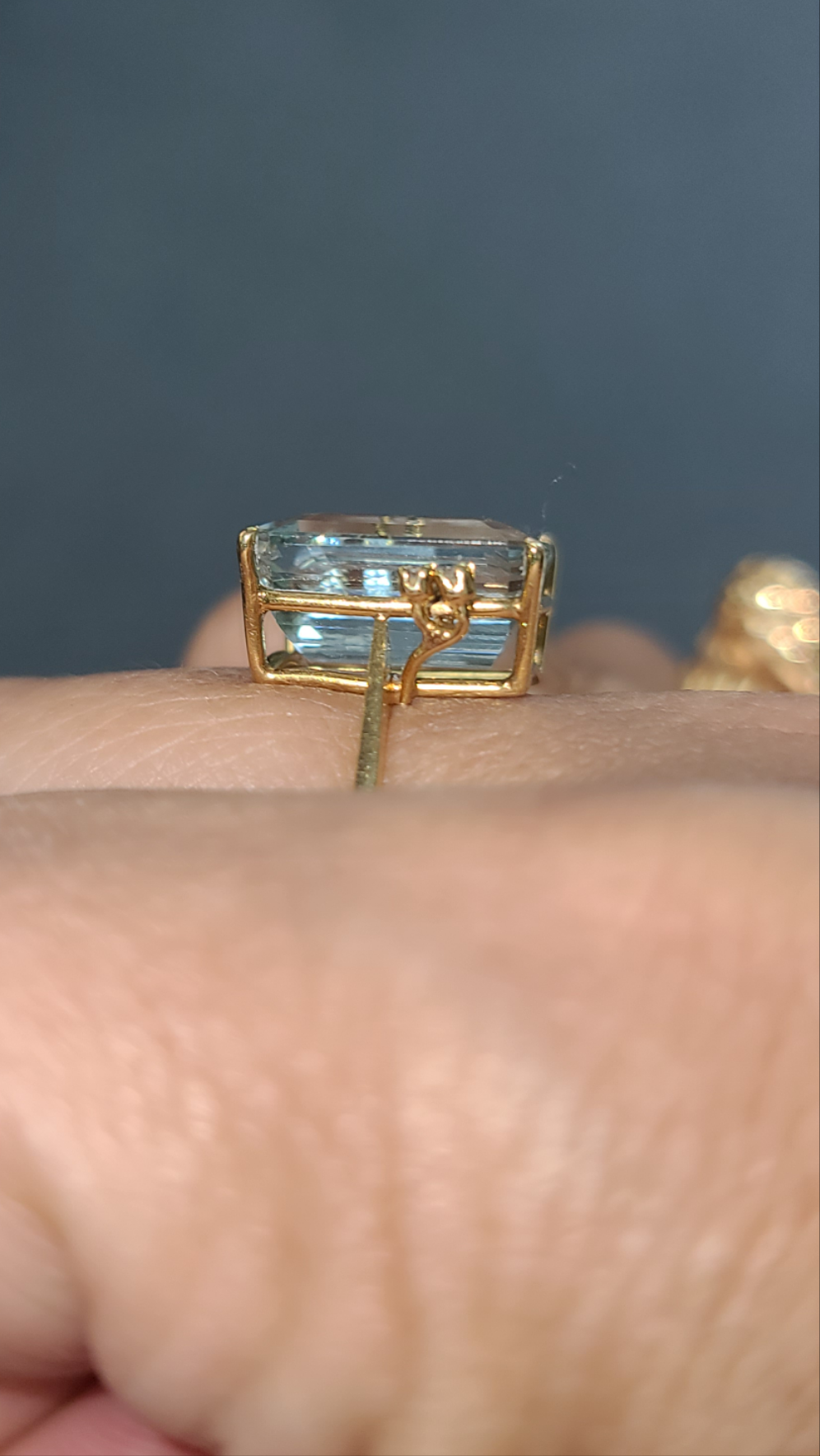 Vintage 18K Yellow Gold Aquamarine Ring, size 8 with adjustable ring sizer
