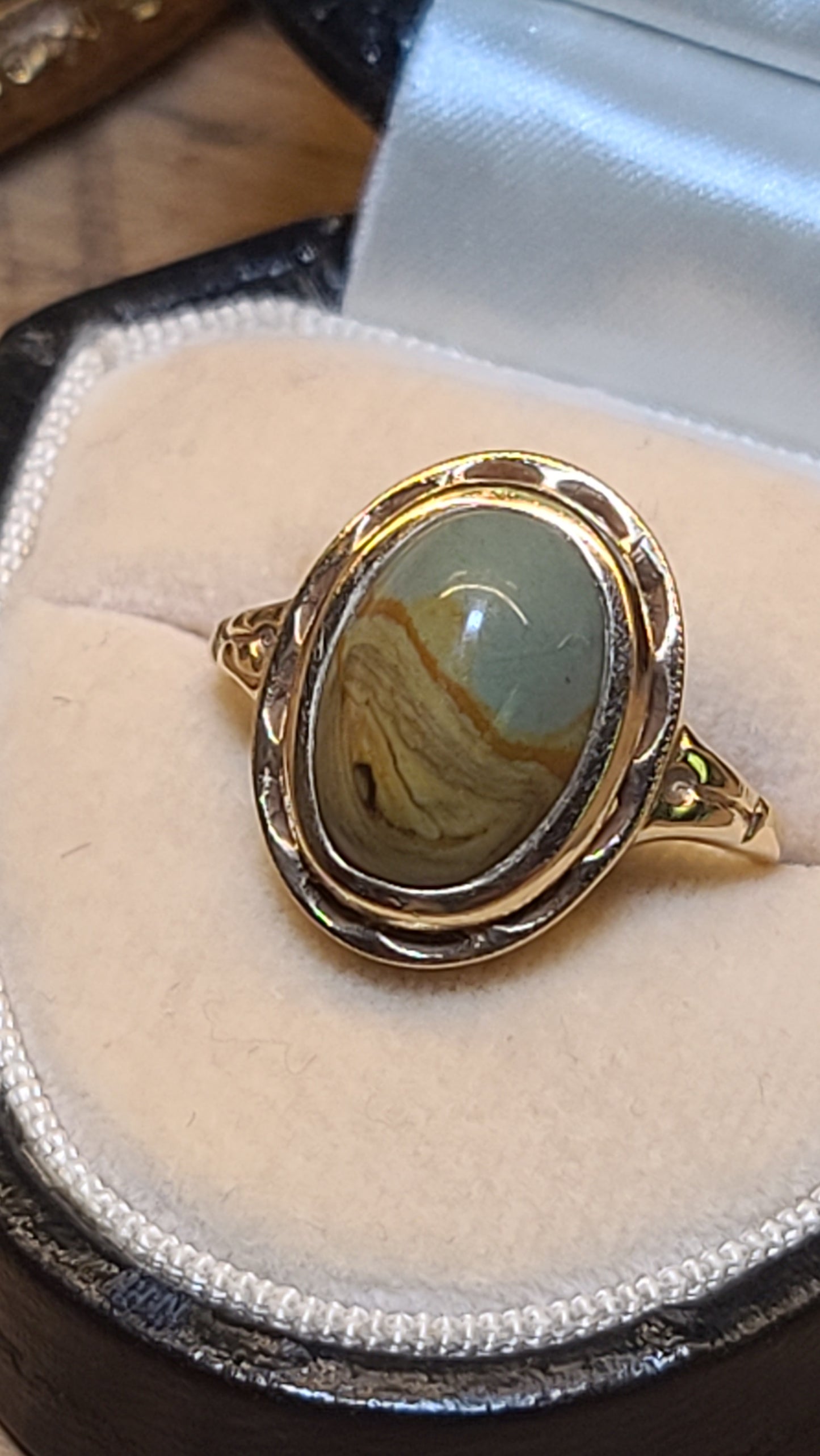 Jasper Cabachon and Gold Vintage Ring, 10K Yellow Gold, Size 8
