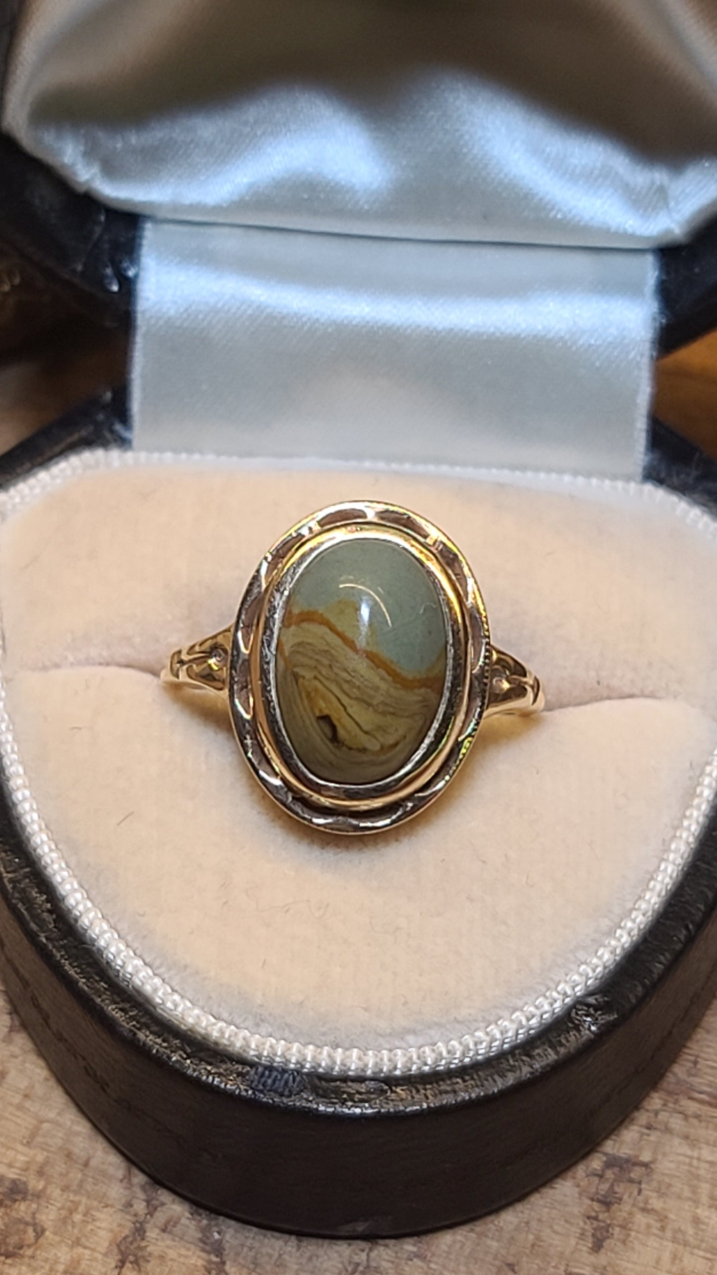 Jasper Cabachon and Gold Vintage Ring, 10K Yellow Gold, Size 8