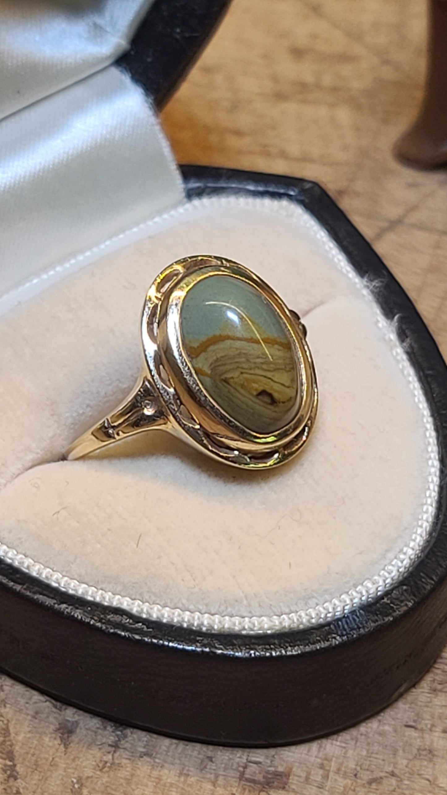 Jasper Cabachon and Gold Vintage Ring, 10K Yellow Gold, Size 8