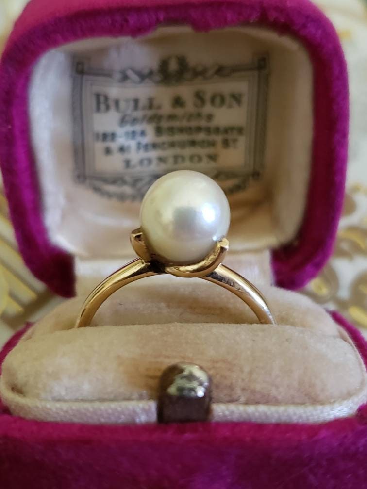 Vintage Saltwater Pearl Solitaire Ring, 10K Yellow Gold, size 6.5 US