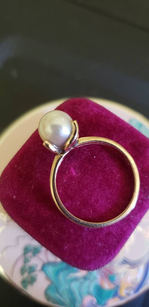 Vintage Saltwater Pearl Solitaire Ring, 10K Yellow Gold, size 6.5 US