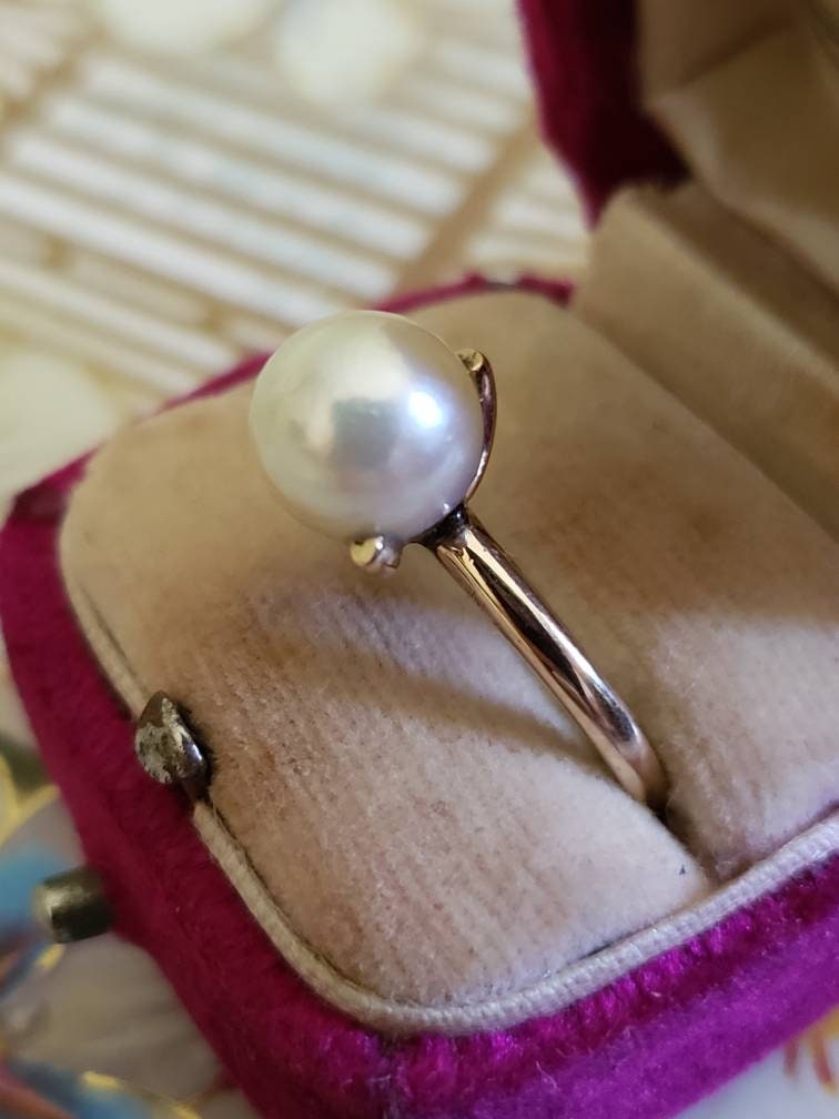 Vintage Saltwater Pearl Solitaire Ring, 10K Yellow Gold, size 6.5 US