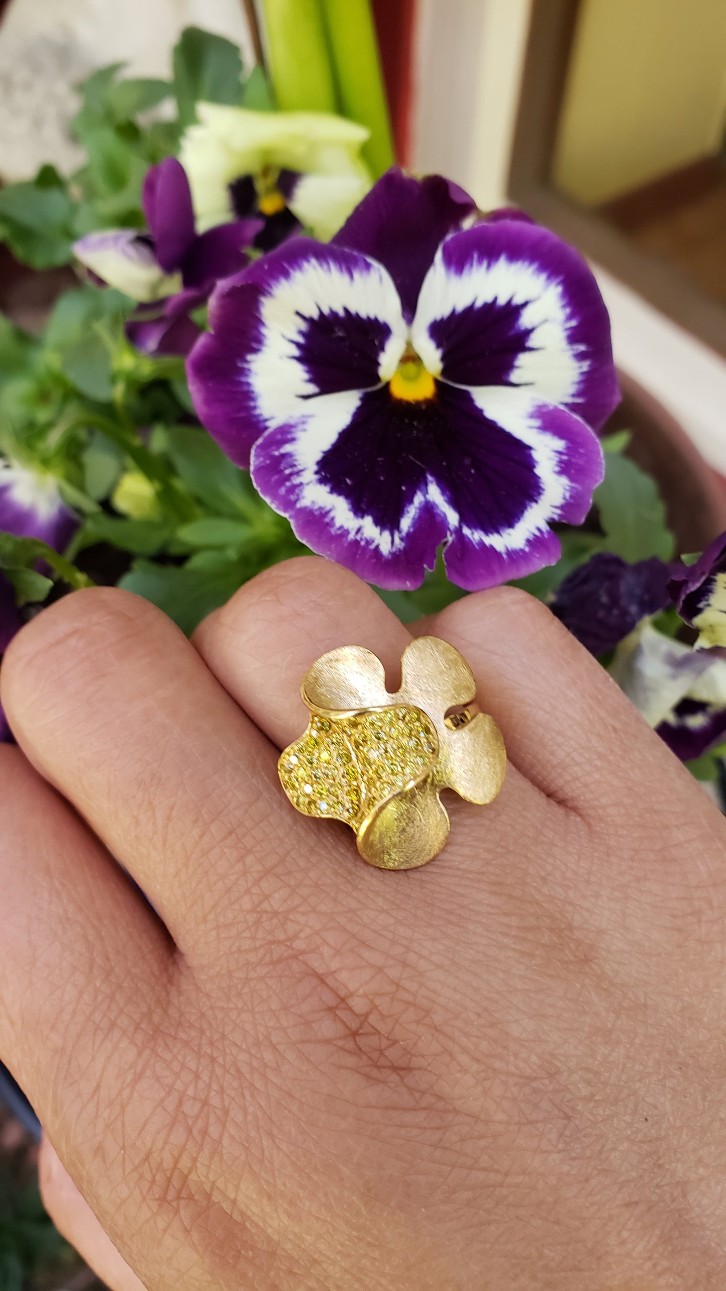 18K Yellow Gold with Yellow Diamonds Flower Ring, Satin Finish Gold