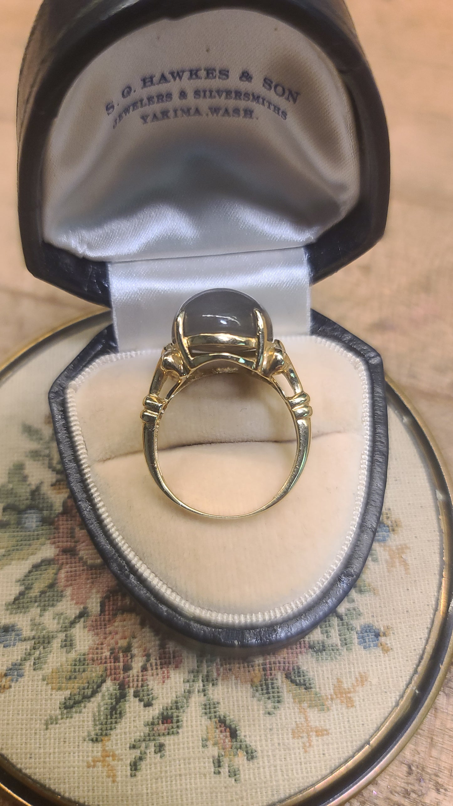 Gray Cabachon Moonstone Ring, 14K Yellow Gold
