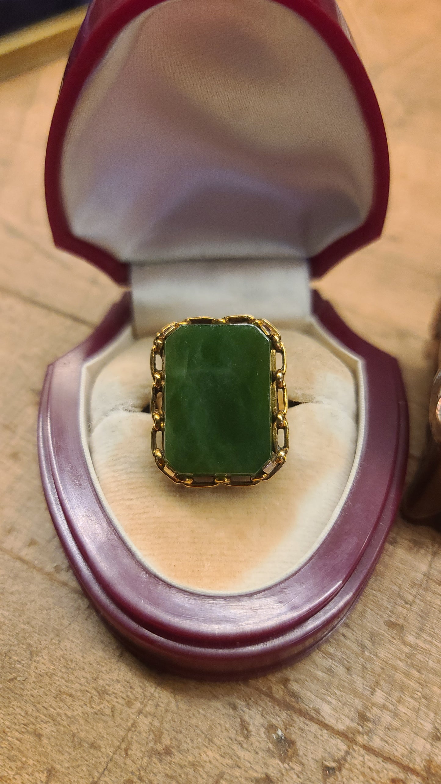 Vintage Estate Jade Ring, 10K Yellow Gold, size 6.75