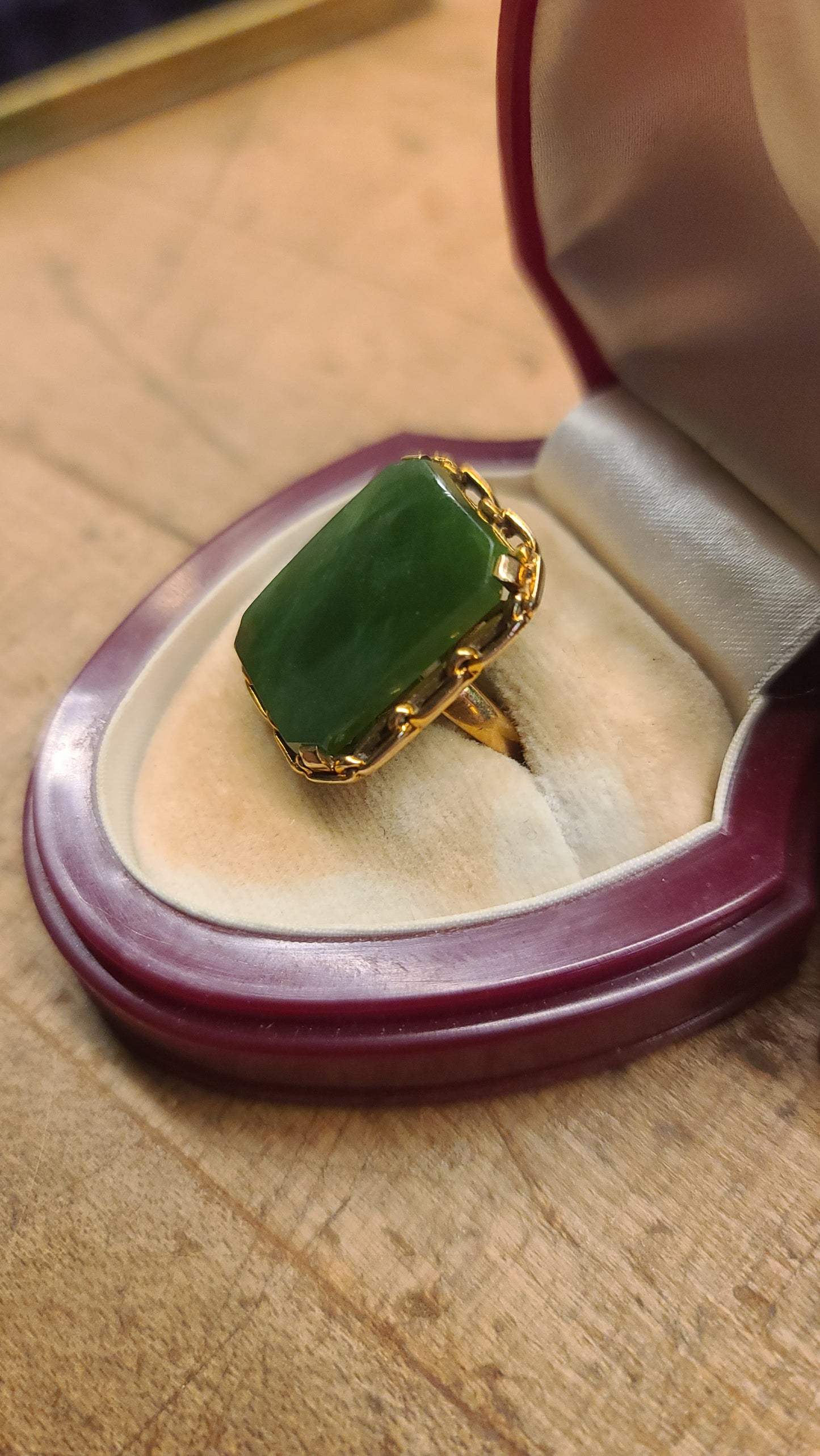 Vintage Estate Jade Ring, 10K Yellow Gold, size 6.75