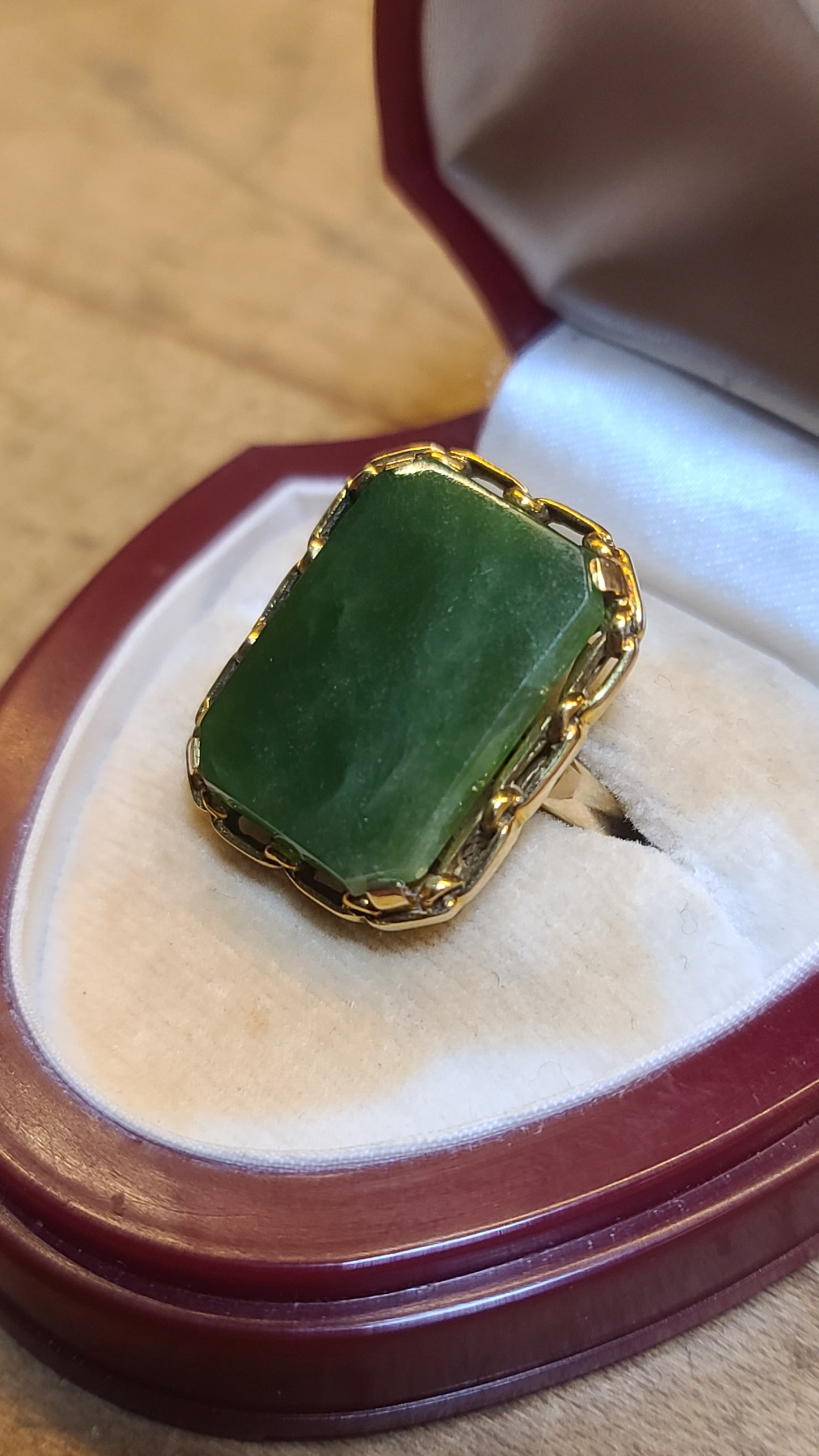 Vintage Estate Jade Ring, 10K Yellow Gold, size 6.75