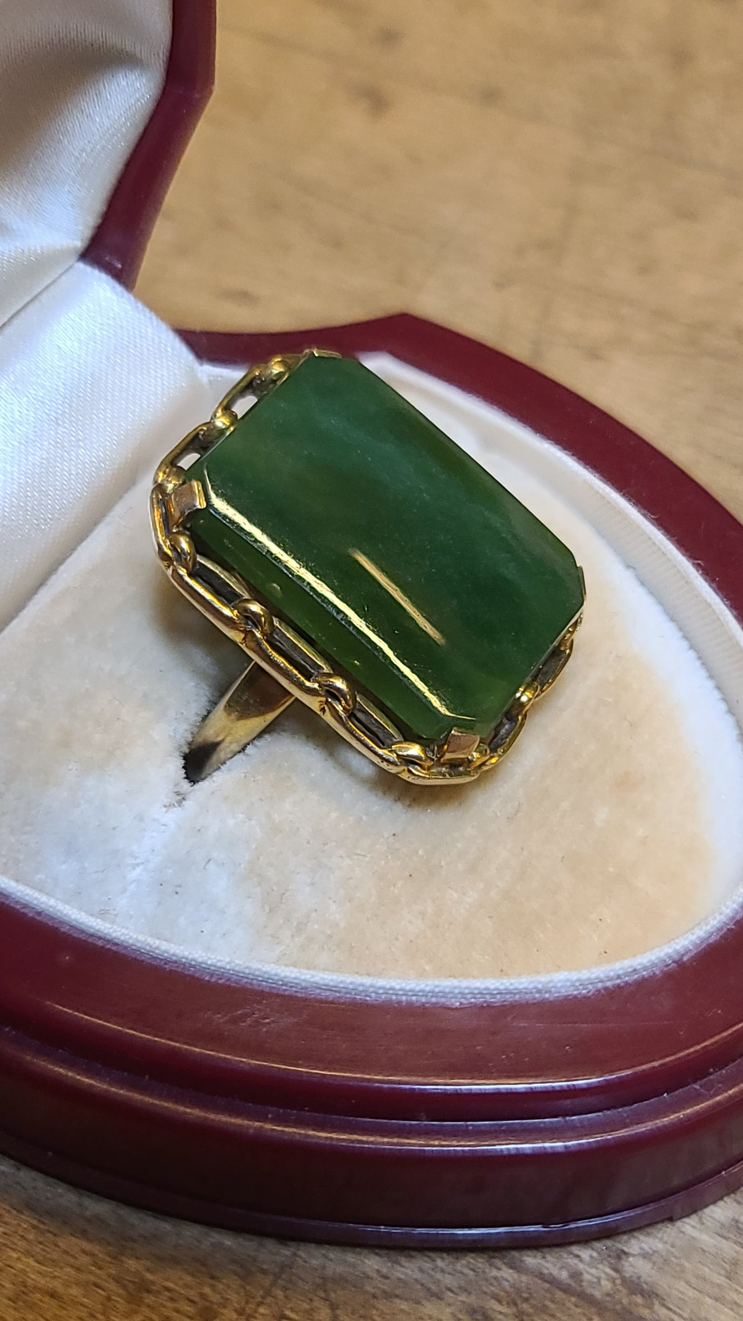 Vintage Estate Jade Ring, 10K Yellow Gold, size 6.75