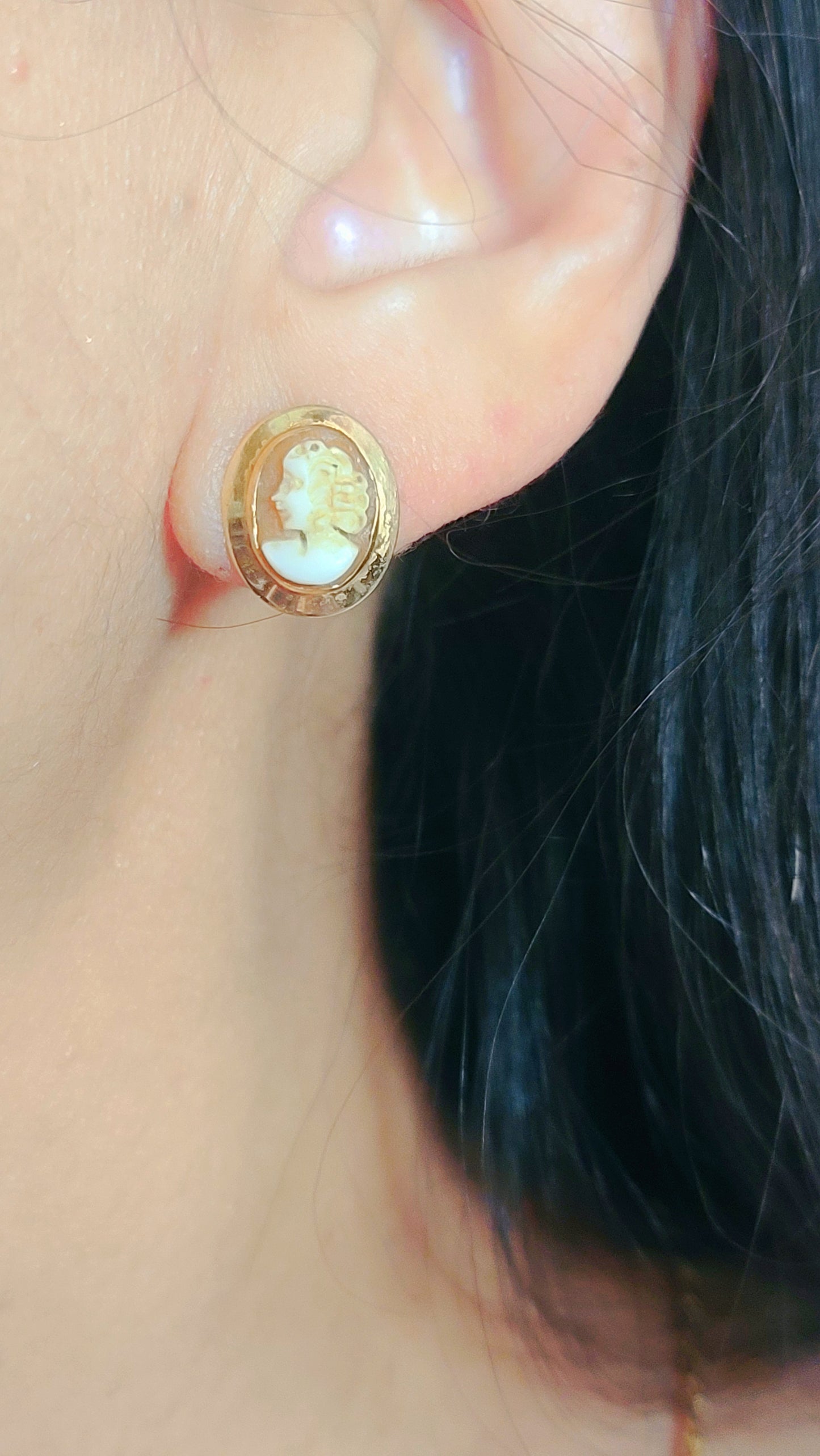 Vintage 14K Yellow Gold Shell Cameo Earrings