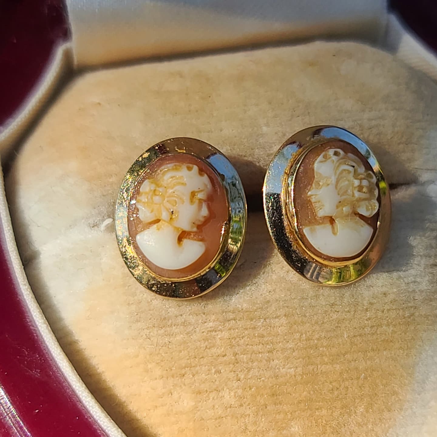 Vintage 14K Yellow Gold Shell Cameo Earrings