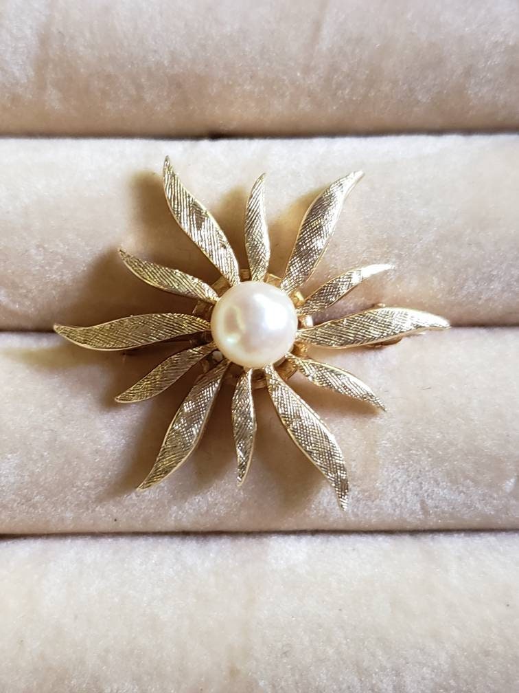 Estate Vintage 14k Gold Flower Brooch / Pin / Flower Pendant / Sun /Star Design with Akoya Pearl