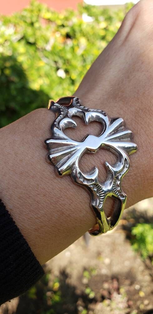 Beautiful Native American Sterling Silver Cuff Bracelet, over 30 grams!