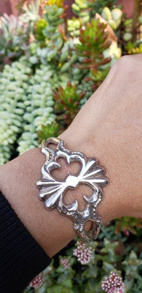 Beautiful Native American Sterling Silver Cuff Bracelet, over 30 grams!