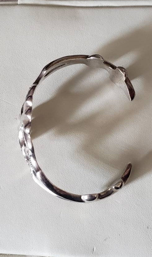 Beautiful Native American Sterling Silver Cuff Bracelet, over 30 grams!