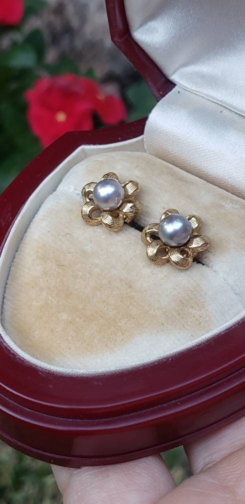 Vintage 14K Gold Pearl Flower Earrings, Stud Style Earrings